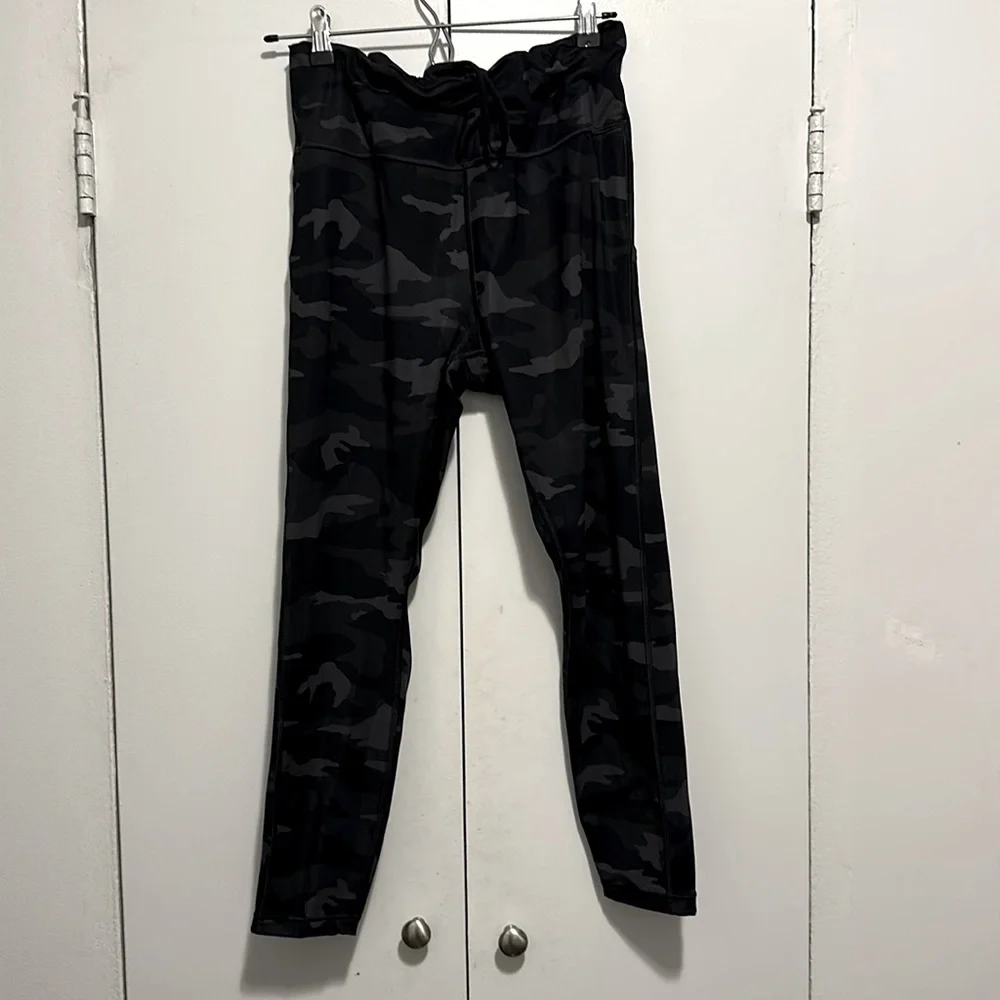 Athleta ultimate camo 7/8 tight